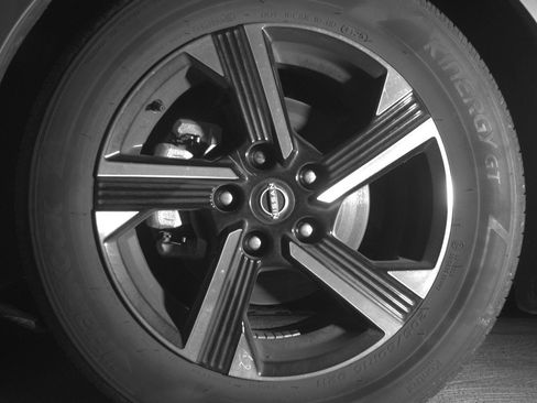 Used 2025 Nissan Sentra SV FWD image 12
