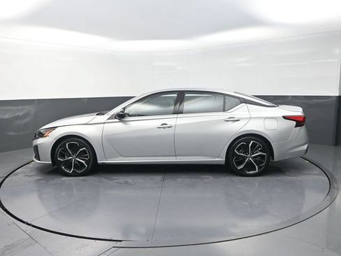Used 2024 Nissan Altima 2.5 SR FWD image 4