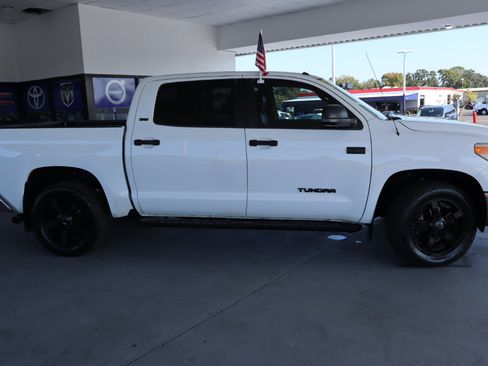 Used 2017 Toyota Tundra SR5 image 6