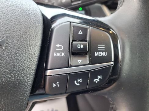 Used 2022 Ford Escape SE w/ SE Sport Appearance Package image 18