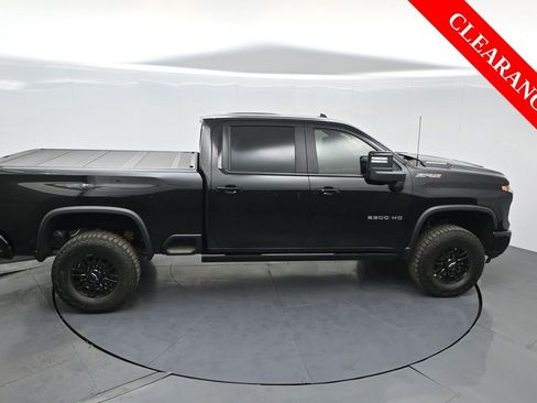 Used 2025 Chevrolet Silverado 2500 ZR2 w/ Technology Package image 54