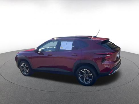 Used 2025 Chevrolet Trax LT image 9