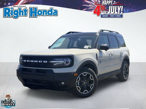 Used 2025 Ford Bronco Sport Outer Banks w/ Outer Banks Tech Package+ AWD/4WD image 1