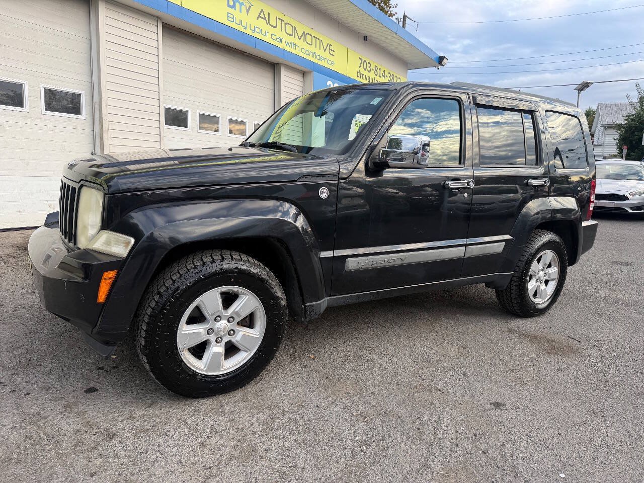 Used 2010 Jeep Liberty Sport AWD/4WD image 3