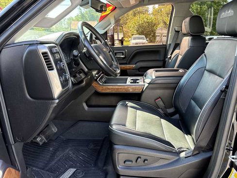 Used 2019 Chevrolet Silverado 2500 High Country w/ Duramax Plus Package AWD/4WD image 18