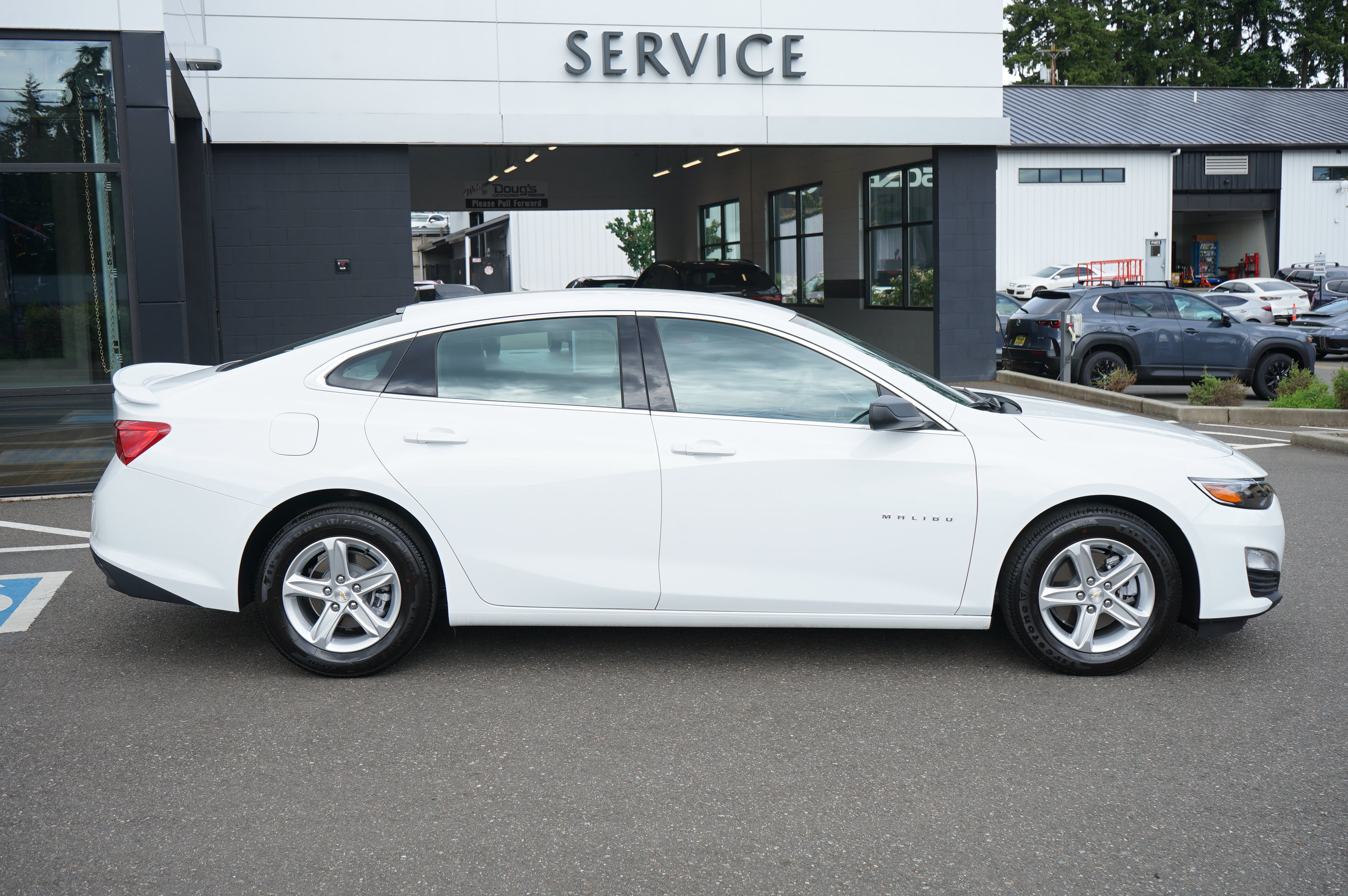 Used 2022 Chevrolet Malibu LS w/ LPO, Floor Liner Package FWD image 2