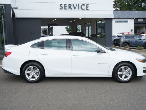 Used 2022 Chevrolet Malibu LS w/ LPO, Floor Liner Package FWD image 2