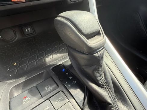 Used 2019 Toyota RAV4 XLE w/ Carpet Mat Package AWD/4WD image 32