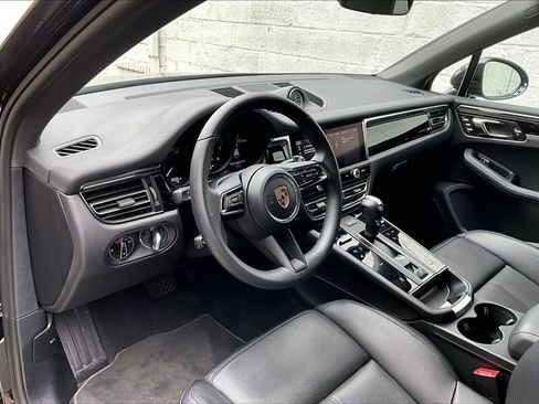 Used 2025 Porsche Macan AWD/4WD image 4