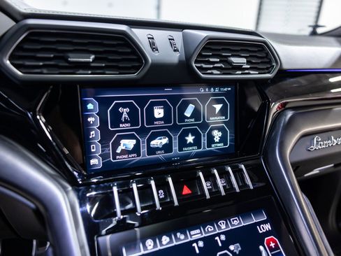 Used 2022 Lamborghini Urus AWD/4WD image 41