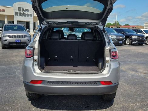 Used 2024 Jeep Compass Latitude image 8