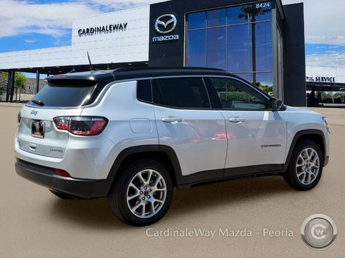 Used 2025 Jeep Compass Limited AWD/4WD image 9