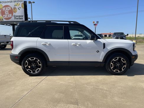 Used 2024 Ford Bronco Sport Outer Banks w/ Tech Package image 3