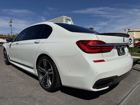 Used 2017 BMW 740i image 4