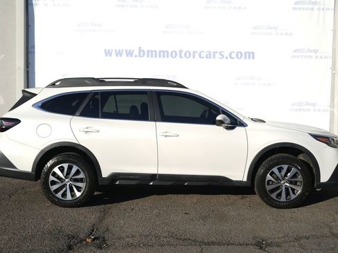 Used 2022 Subaru Outback Premium image 3