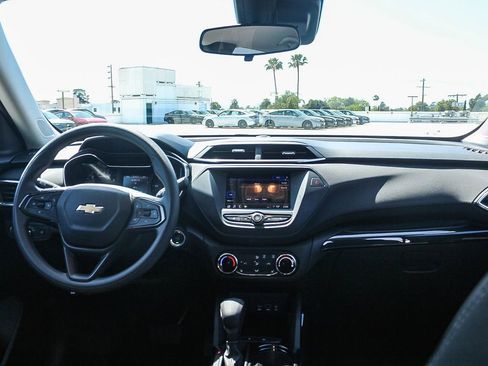 Used 2023 Chevrolet TrailBlazer LT FWD image 13