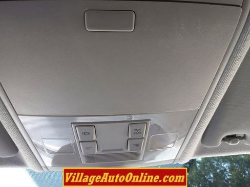 Used 2021 Volkswagen Tiguan SE image 48