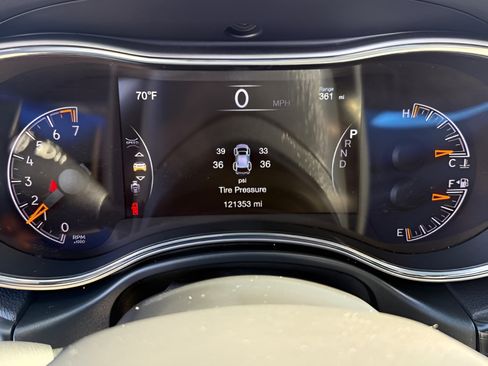 Used 2021 Jeep Grand Cherokee Laredo w/ Security & Convenience Group AWD/4WD image 28