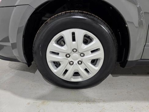 Used 2019 Dodge Journey SE image 8
