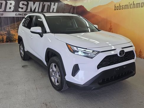 Used 2022 Toyota RAV4 XLE image 1