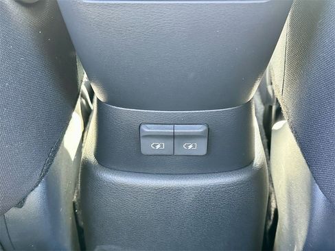 Used 2025 Nissan Kicks Play S image 32