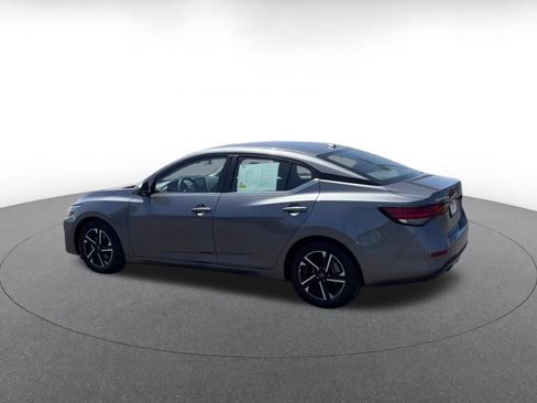 Used 2025 Nissan Sentra SV FWD image 9