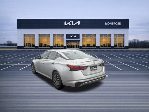 Used 2024 Nissan Altima 2.5 SV FWD image 8