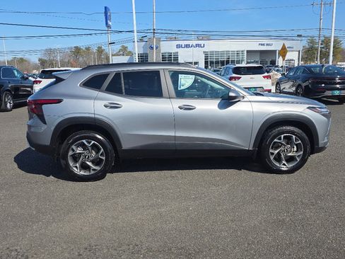 Certified 2025 Chevrolet Trax LT w/ Driver Confidence Package image 17