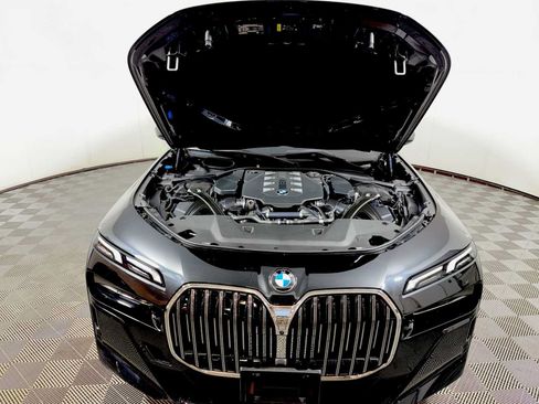 Used 2023 BMW 760i xDrive AWD/4WD image 31