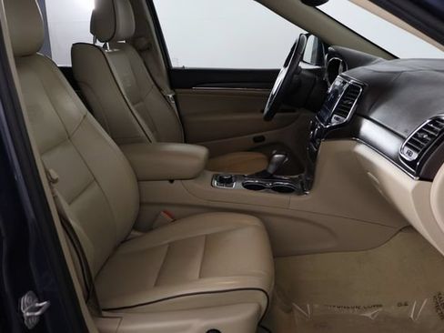 Used 2021 Jeep Grand Cherokee Overland AWD/4WD image 18