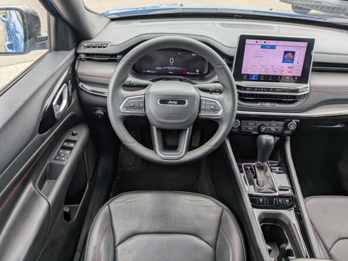 Used 2025 Jeep Compass Trailhawk w/ Trailhawk Elite Group AWD/4WD image 18