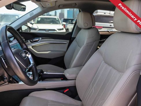Used 2019 Audi e-tron Prestige w/ Prestige Package AWD/4WD image 12