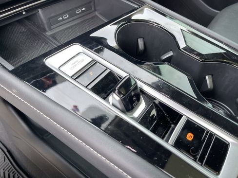 Used 2024 Volkswagen Atlas SEL Premium R-Line image 10