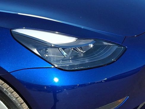 Used 2023 Tesla Model 3 Standard Range image 11