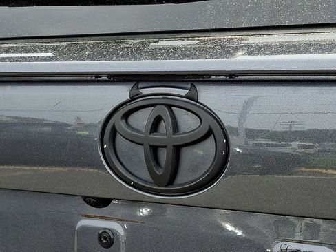 Used 2021 Toyota RAV4 LE FWD image 28