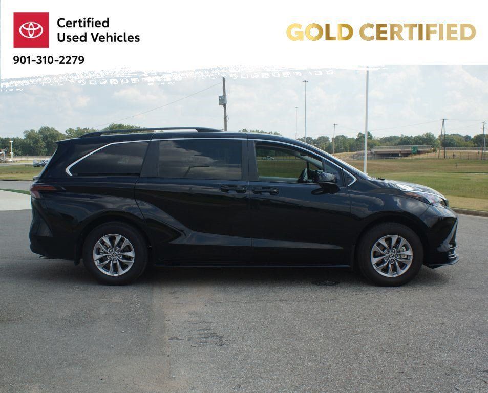 Used 2026 Toyota Sienna LE FWD image 20