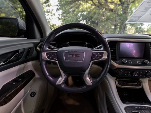 Used 2021 GMC Acadia Denali w/ Denali Technology Package FWD image 6