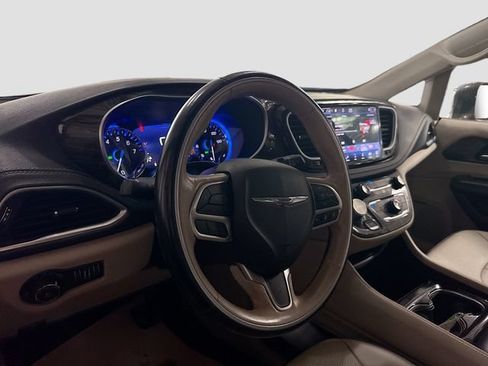 Used 2021 Chrysler Pacifica Limited w/ Premium & Safety Sphere Group AWD/4WD image 10