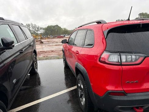 Used 2019 Jeep Cherokee Trailhawk AWD/4WD image 4