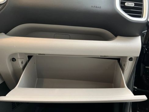 Used 2025 Hyundai Venue SEL image 25