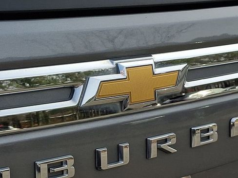 Used 2021 Chevrolet Suburban LT image 39