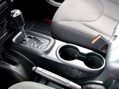 Used 2018 Jeep Wrangler Sport AWD/4WD image 18