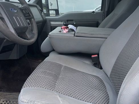 Used 2015 Ford F250 XLT w/ XLT Value Package image 2