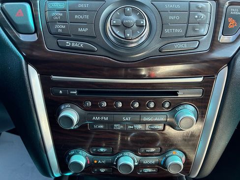 Used 2014 Nissan Pathfinder Platinum w/ Platinum Premium Package AWD/4WD image 28