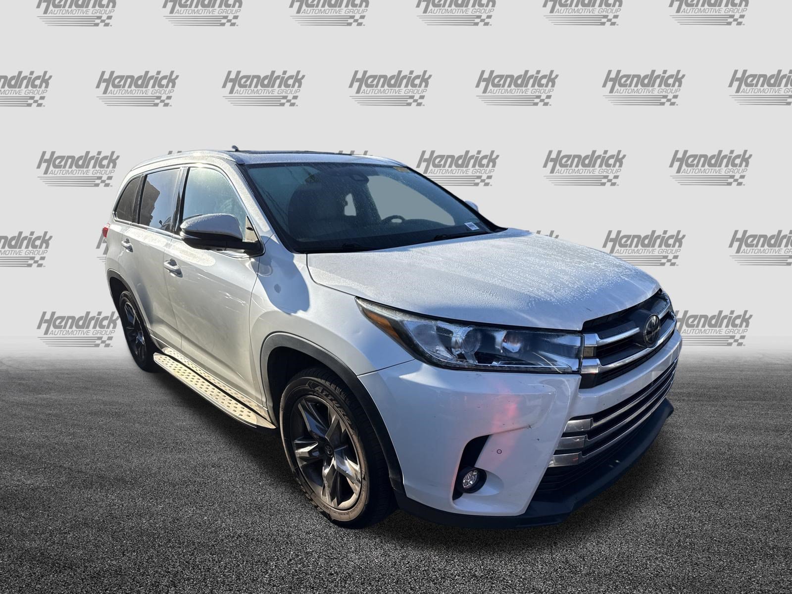 Used 2018 Toyota Highlander Limited Platinum FWD image 2