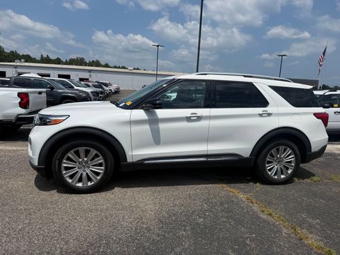 Used 2021 Ford Explorer Limited w/ Equipment Group 301A RWD image 4