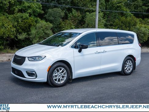 New 2025 Chrysler Pacifica Select w/ Uconnect Theater Family Group image 2
