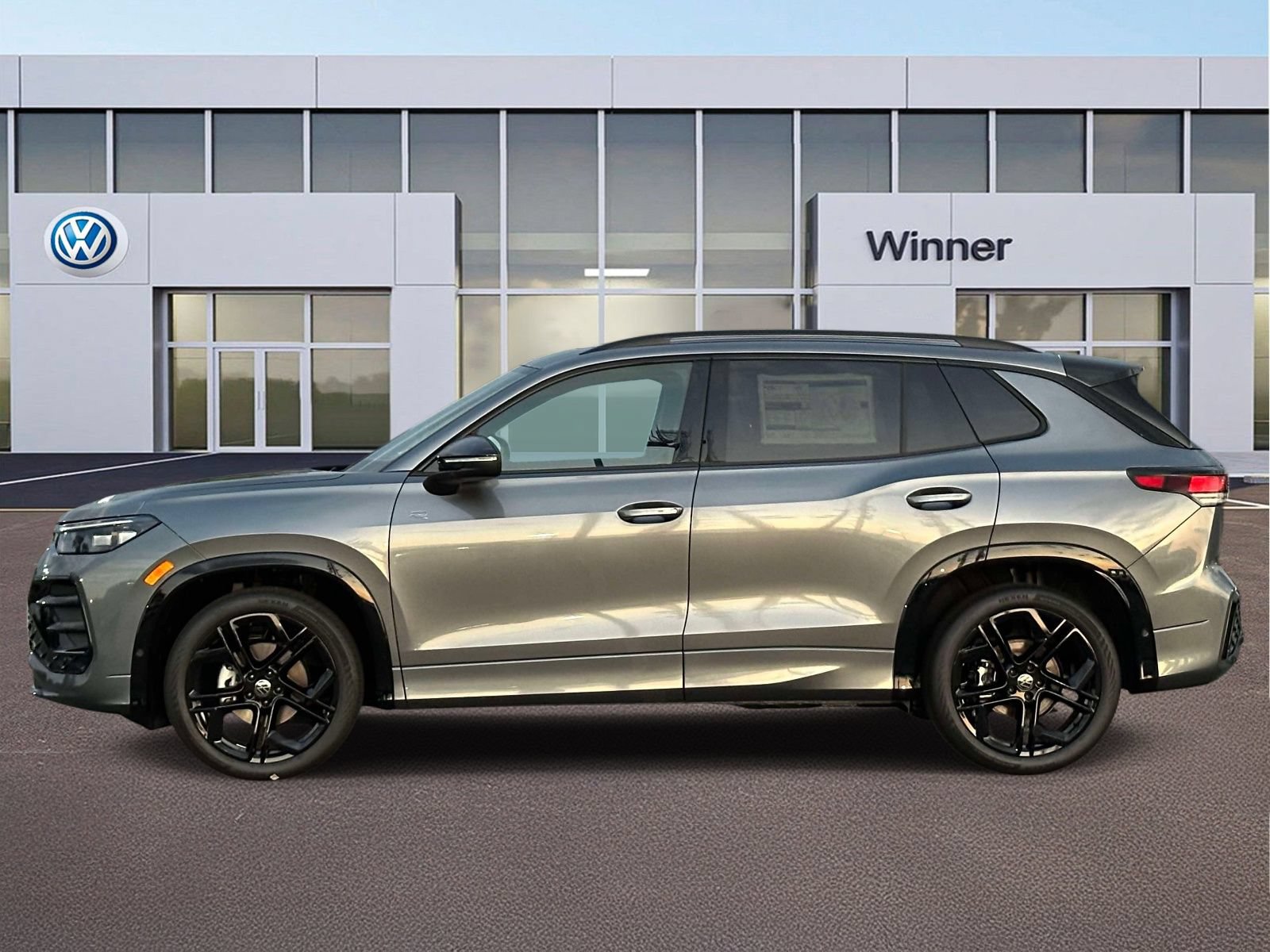 New 2026 Volkswagen Tiguan SE R-Line FWD image 2