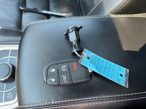 Used 2017 Jeep Grand Cherokee Limited AWD/4WD image 31