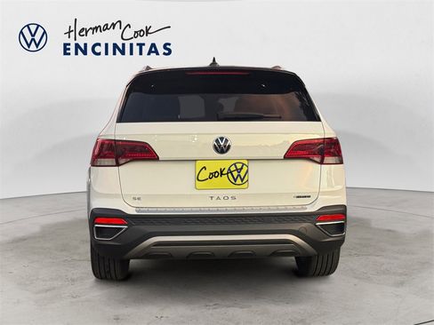 Certified 2023 Volkswagen Taos SE w/ Panoramic Sunroof Package image 4